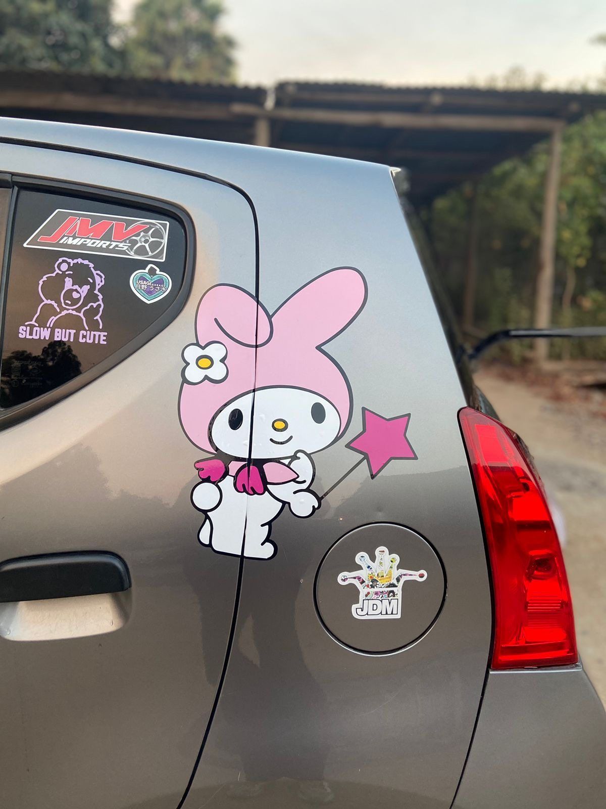 Sticker My Melody en auto